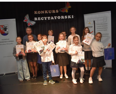 Sukcesy naszych uczniów z Trójki w konkursie recytatorskim Jugend trägt Gedichte vor!